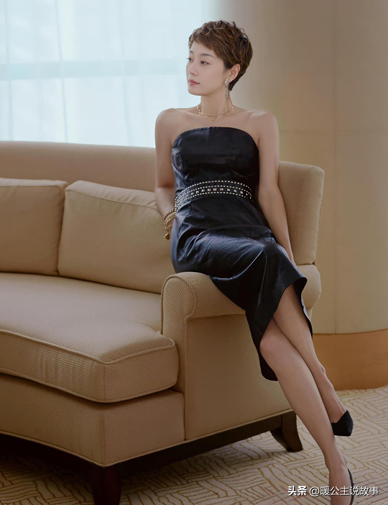 美丽的短发女郎