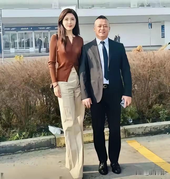 美貌是天生的，可实力却是天赋加上后天一点点打拼出来的。
容颜经不起时光，人到最后