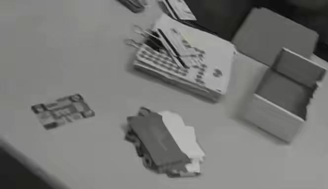 “他是我在网上认的‘干爹’，

说能带我赚大钱，

我就信了……”

回想起自己