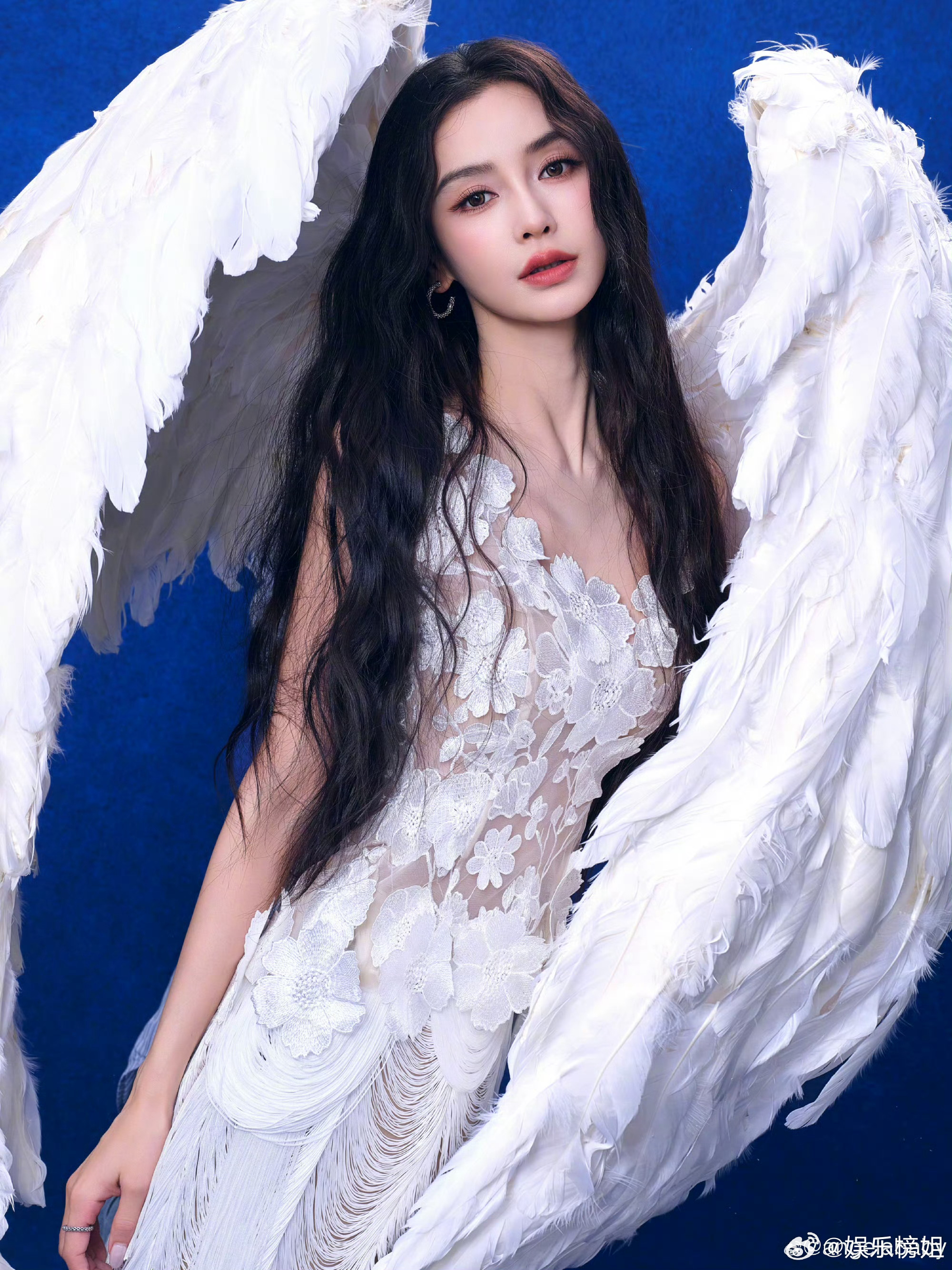 Angelababy经常接小海绵放学🈶网友说Angelababy一周接三四次小