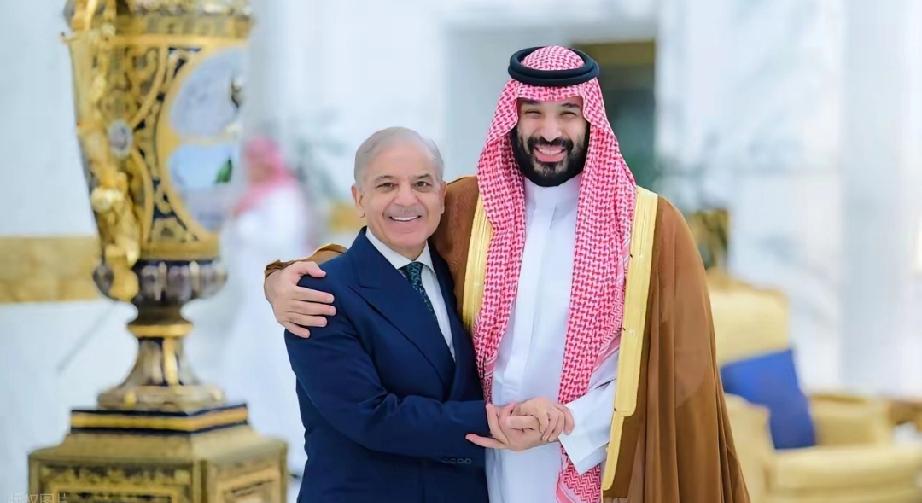 巴基斯坦彻底上桌了！
有消息称，在巴基斯坦携带战机和1.3万士兵空降沙特后，沙特