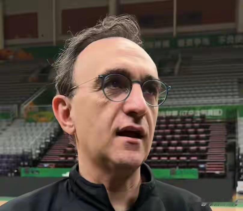 辽宁男篮主教练乌戈透露了哈维的伤病情况，以及哈维何时能够复出比赛。
原来哈维这两