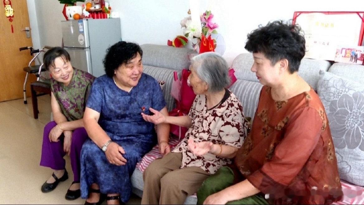 玉环七一慰问老党员致敬红色初心此次活动进一步凝聚党心、温暖民心，引导全体人员传承