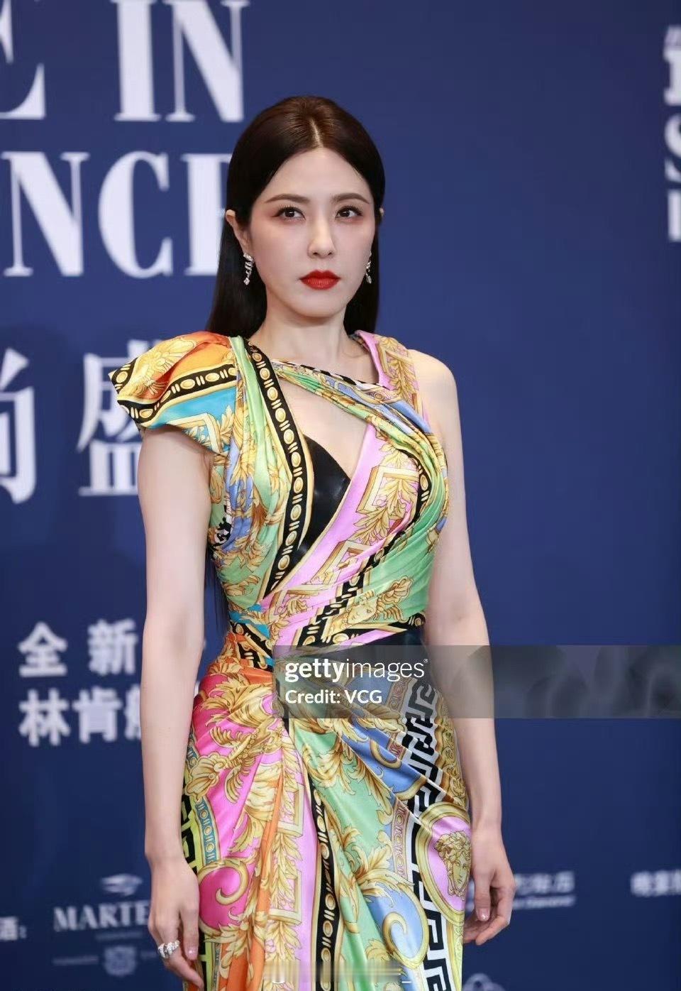 生图来看曾黎算不算得上中戏两百年美女[思考][思考] ​ ​​​