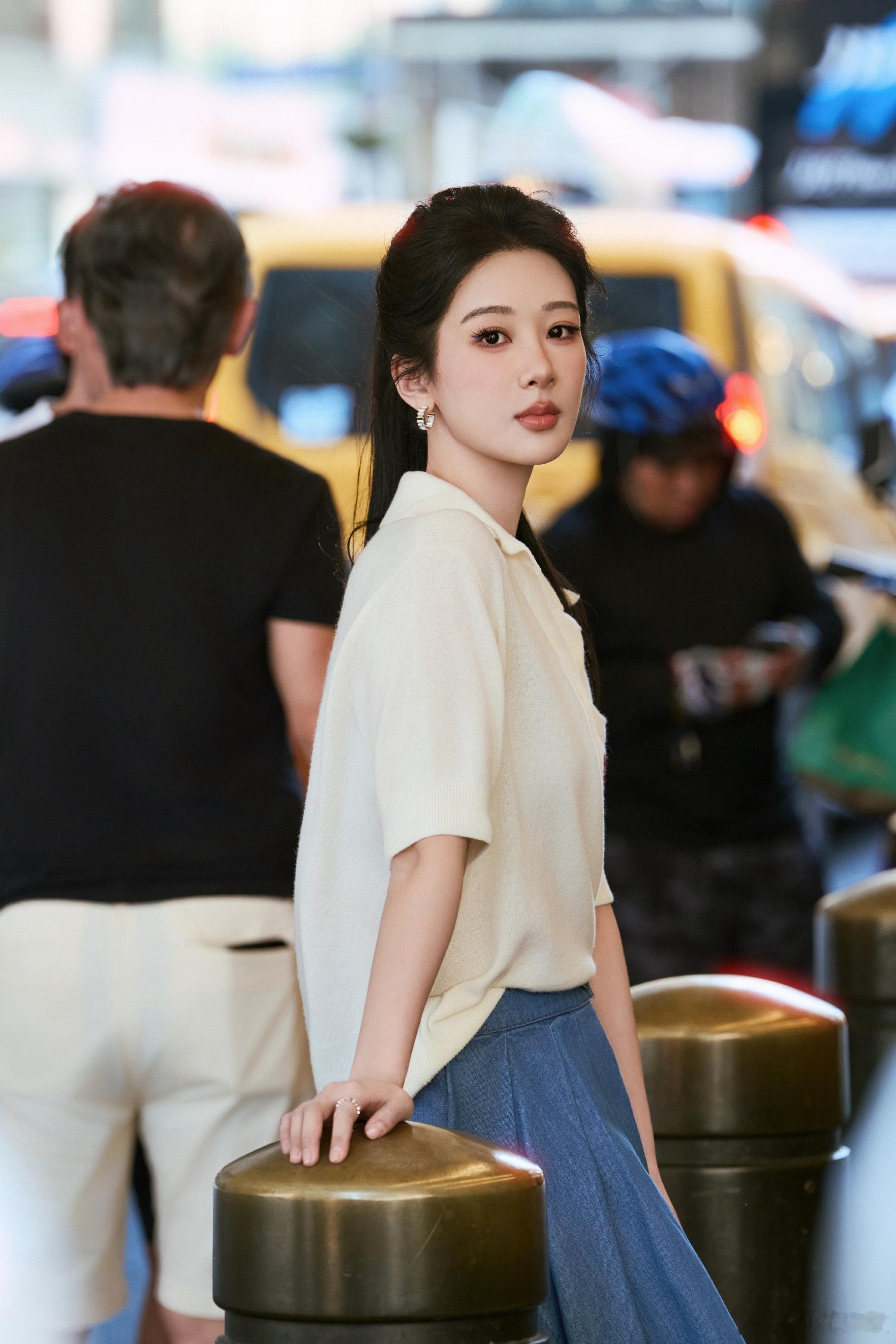 杨紫  yz杨紫董竹君yz杨紫玉兰花开君再来“外界的声音太杂乱 听自己的心就好”
