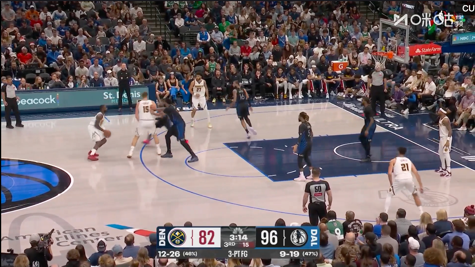 #约基奇生涯总助攻数超拉里伯德# 里程碑时刻！约基奇本场已经送出12次助攻，目前