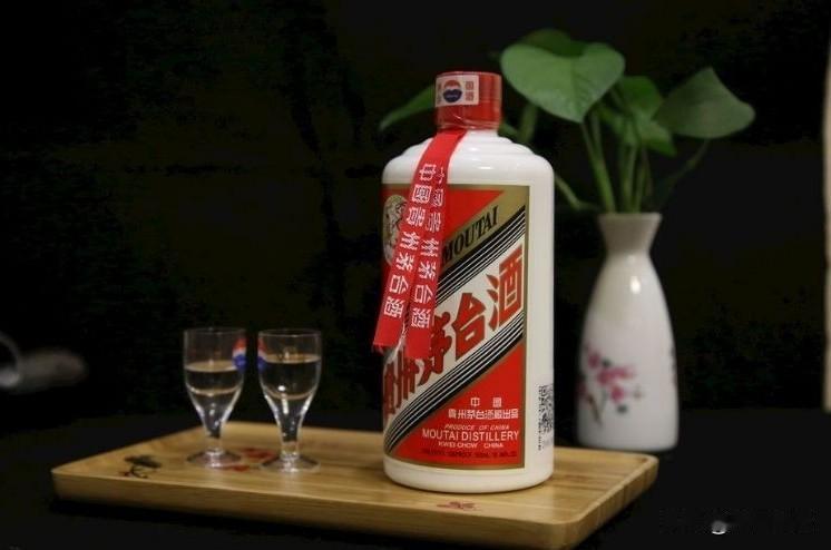 茅台突然涨价！不是为了多赚钱，而是在稳整个白酒行业
 
茅台这波涨价，看似是调价