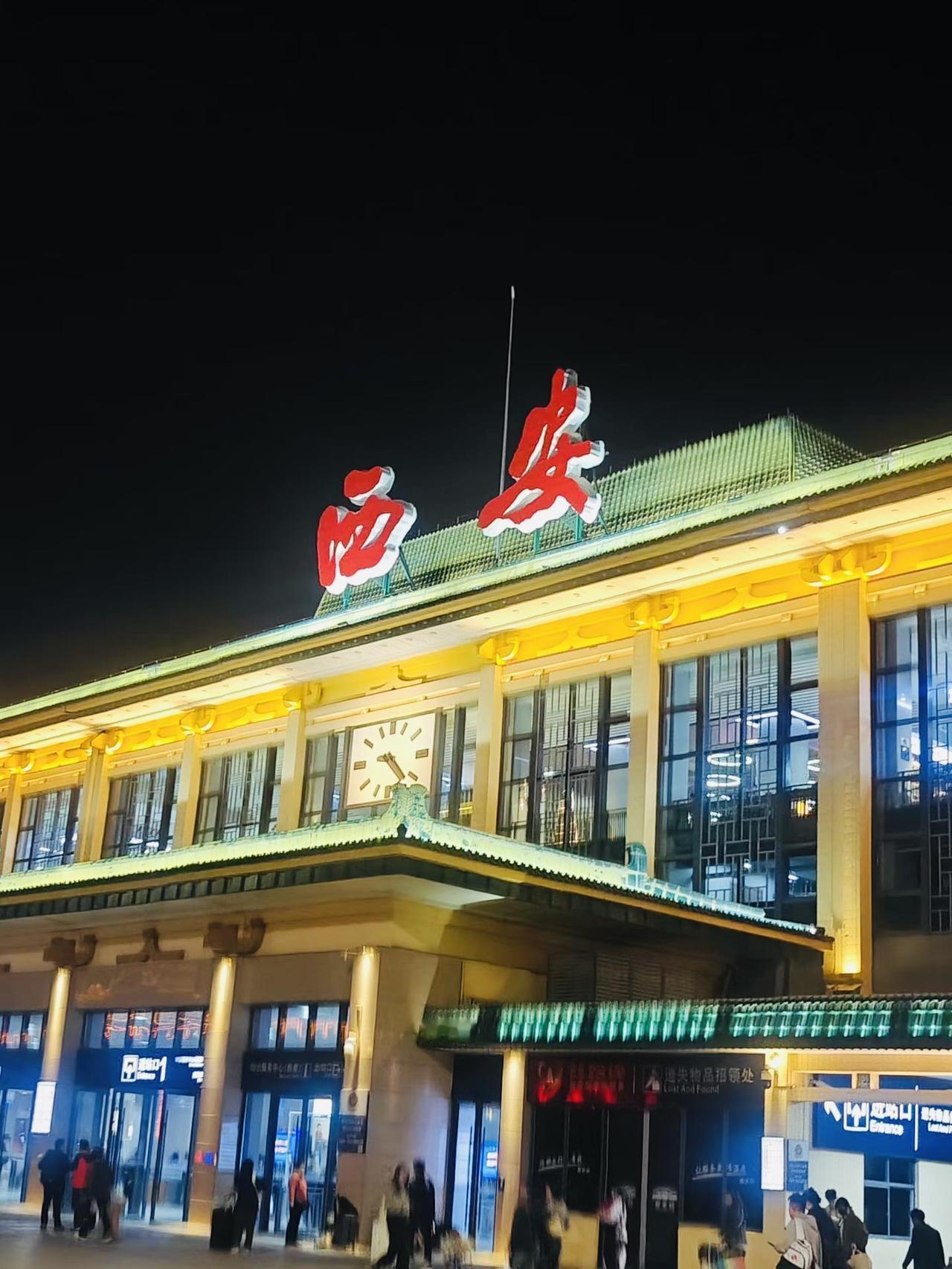 赴长安之约，登华山之巅，一眼阅尽千年古都！[星星眼]

[祝福]走进西安，便踏入