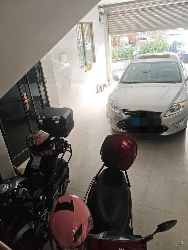 为什么在不禁摩的城市，还是有更多人选择开汽车呢？
即使单人出行也要开汽车，不顾汽