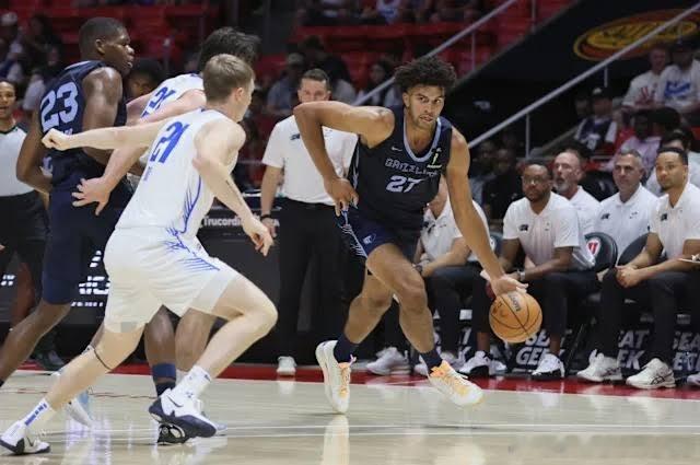 孟菲斯灰熊nba夏季联赛 露天看台体育给卡梅隆布泽尔 的夏季联赛表现打出了A-评