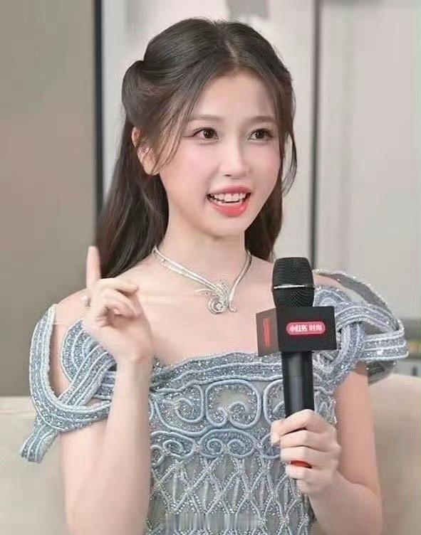 虞书欣、周也、赵今麦、刘浩存W盛典直播造型截图明星W盛典造型图 ​​​