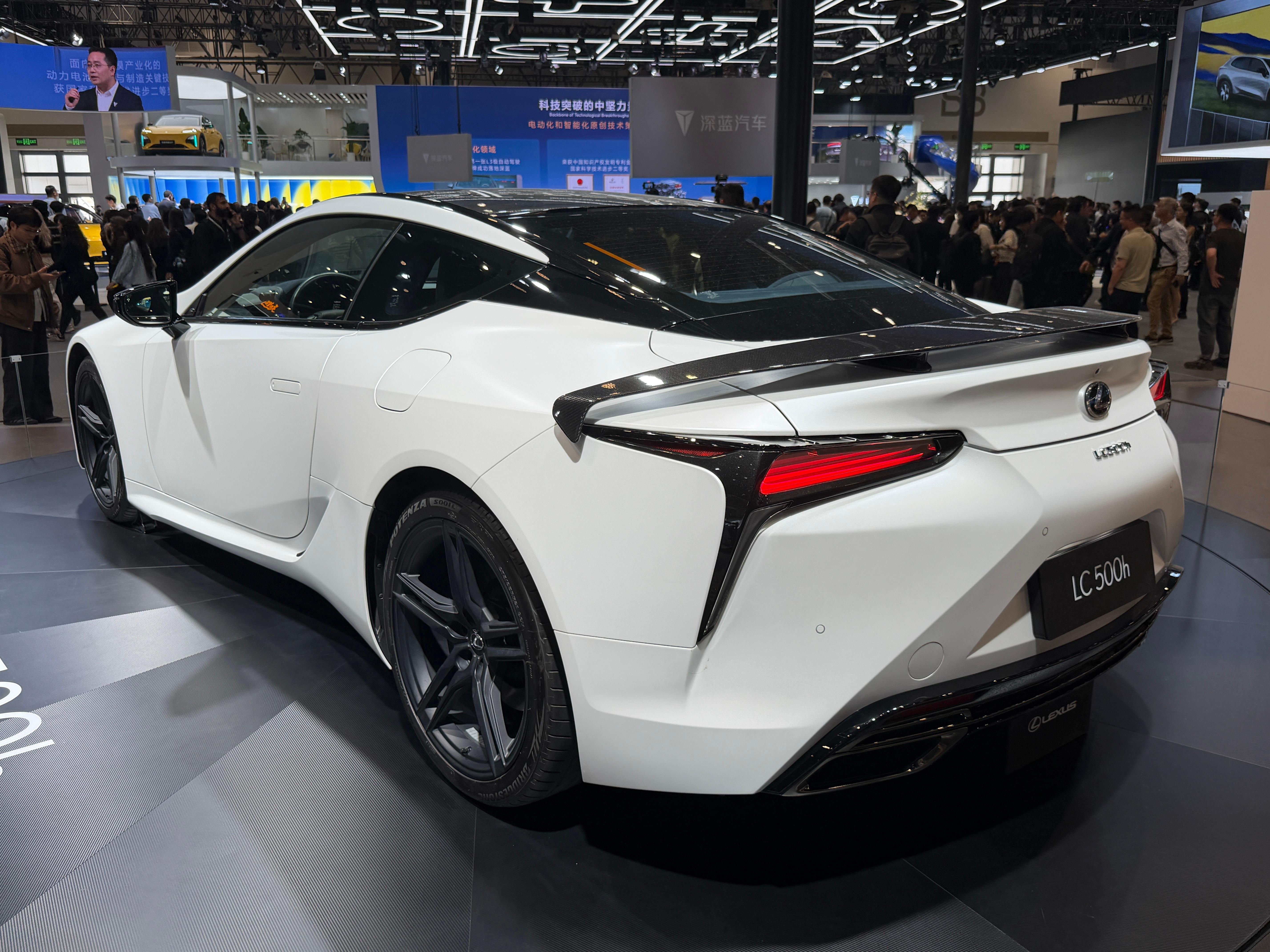 来看看今天我逛2026北京车展 拍的几张超级美的车～评选个2026年车展最美车？