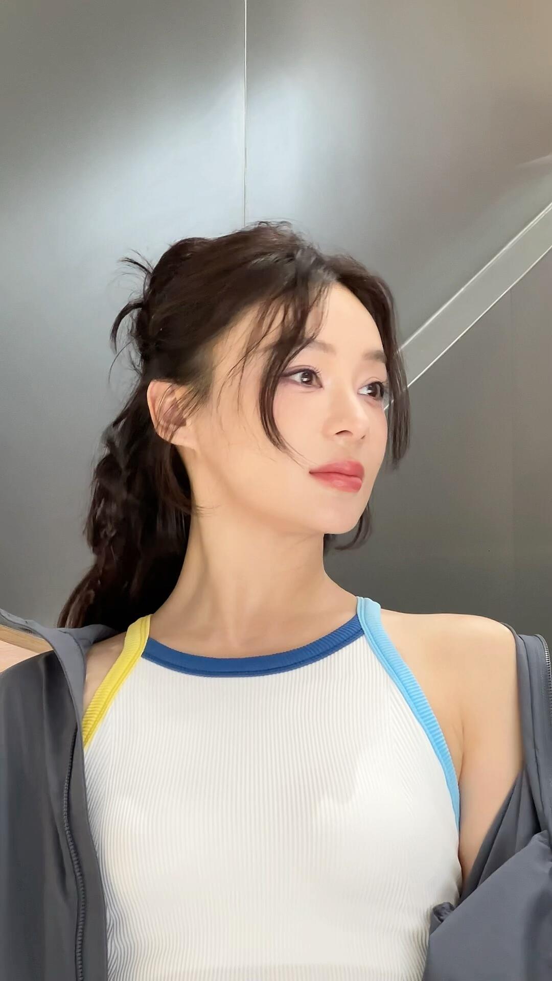 袁姗姗纯白网球风🎾🤍 ​​​