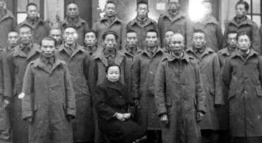 1946年谢晋元的妻子凌维诚打听到吴淞路466号有栋日本人留下的三层楼房，她立即