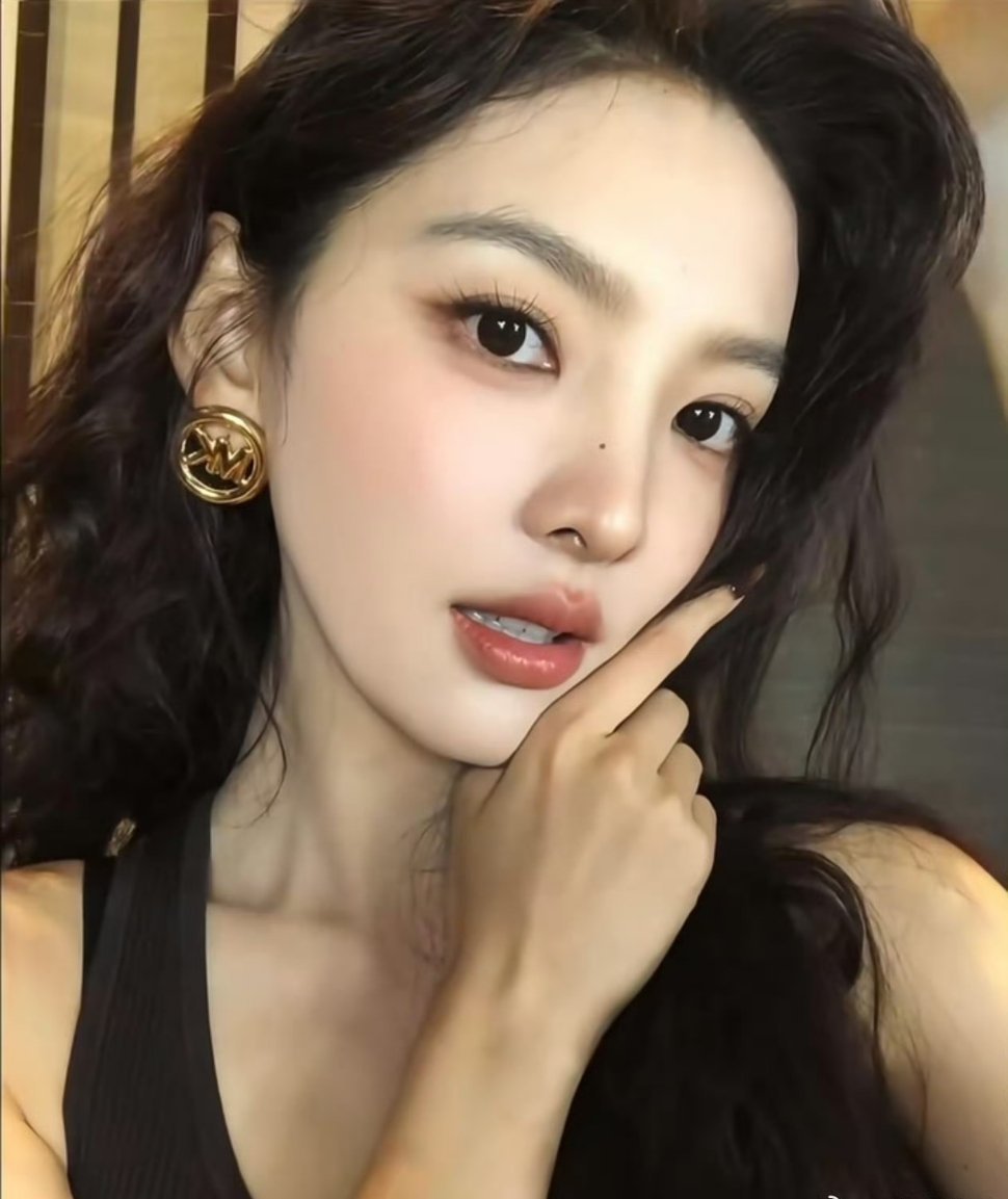 章若楠居然也有这么极品的🛩️脸，爱了爱了😍 