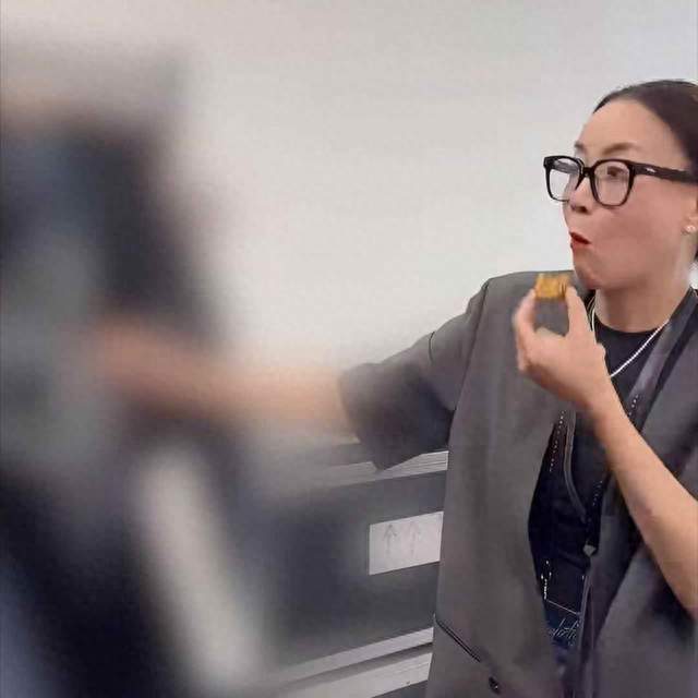 谢霆锋公开和经纪人打闹，王菲照旧不避嫌 十二年关系走到哪一步了