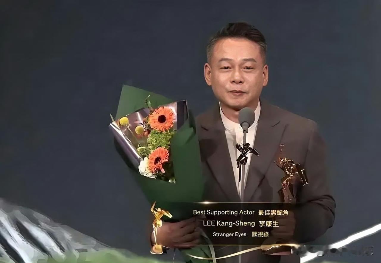 金马影帝偷东西被抓。

而且就只是偷了两个海胆。

这事听起来有点荒唐。

近日