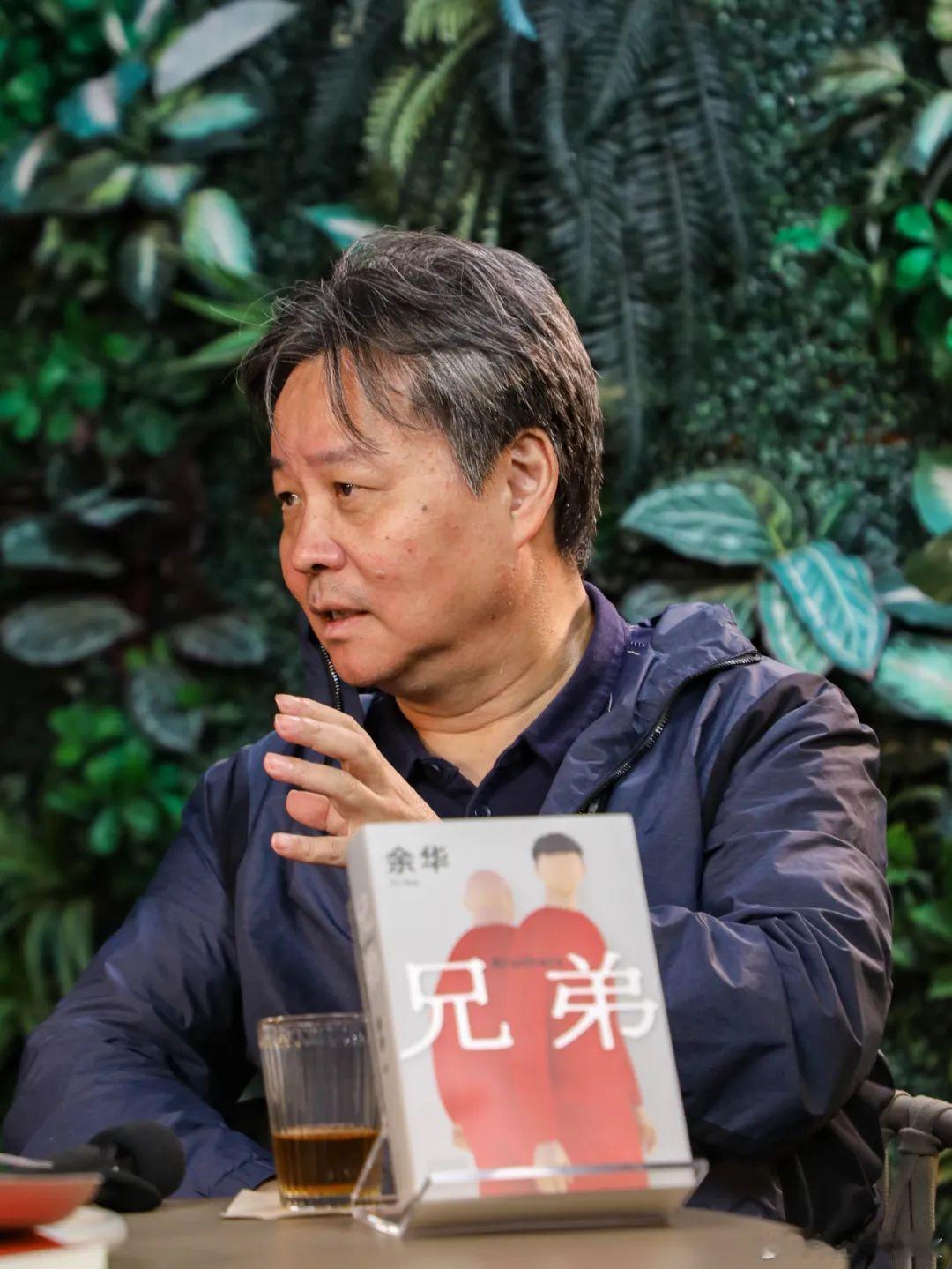 余华辅导儿子语文后考试不及格 写出《活着》的余华，辅导儿子语文考试居然不及格？这