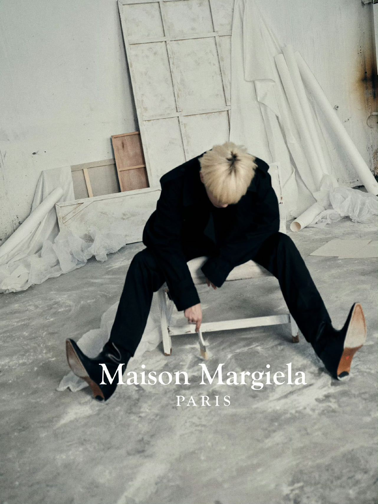 胡先煦我勒个大V被胡先煦下颚线鲨到 以前看他演校园剧觉得软萌，现在看他穿西装下颚