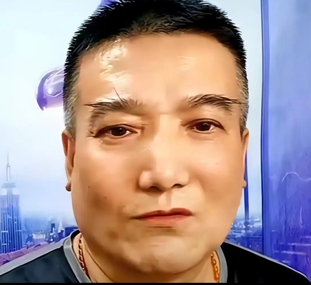 哭穷风波刚9天，何庆魁儿子曝闫学晶猛料被扒，77岁老父亲被牵连娱乐 明星