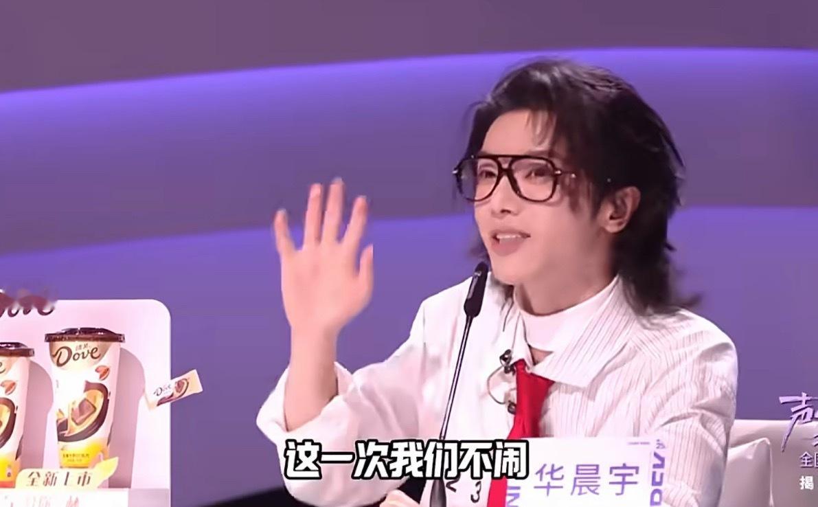 谁给何老师报名的主持人大赛咱就是说到底是谁给何老师报名的主持人大赛啊，在线心疼何