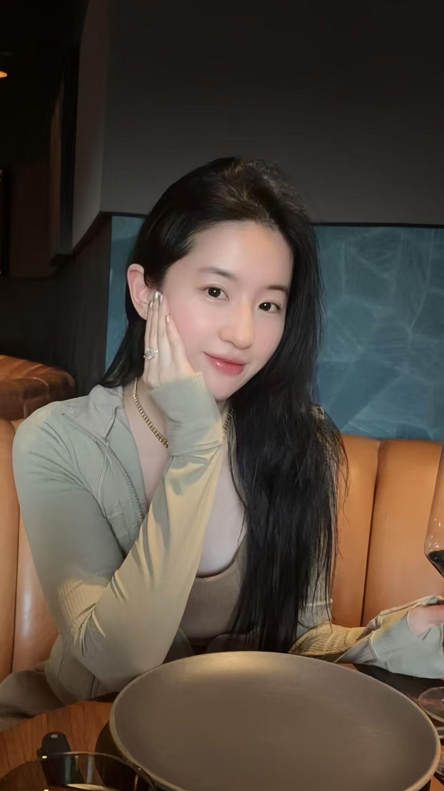 茜茜最新生活照。