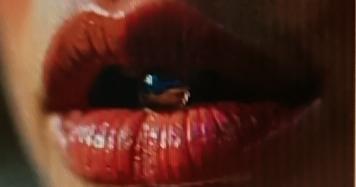 口干舌燥真的太折磨人了。原因有不少，像喝水少肯定是常见的，每天正常得喝 1500