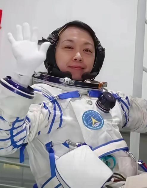 入驻“天宫”还不到10天，香港首位航天员黎家盈就接到了新的任务，香港特区政府已正