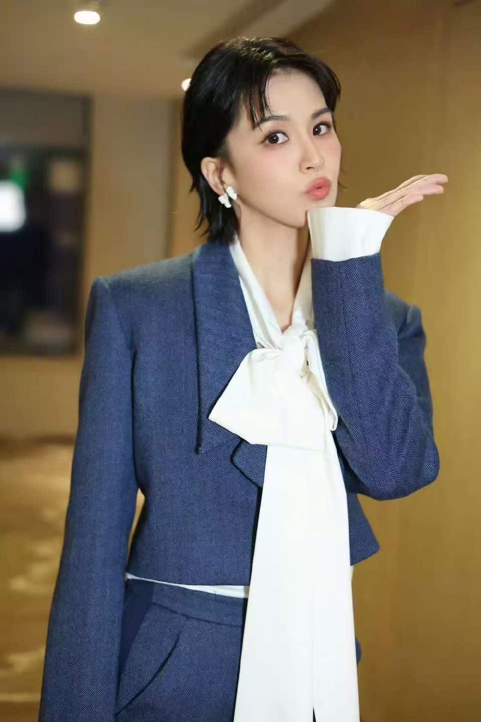 曾沛慈爆火终极粉DNA动了曾沛慈的歌声里藏着谁的青春乘风2026谁能想到，多年后