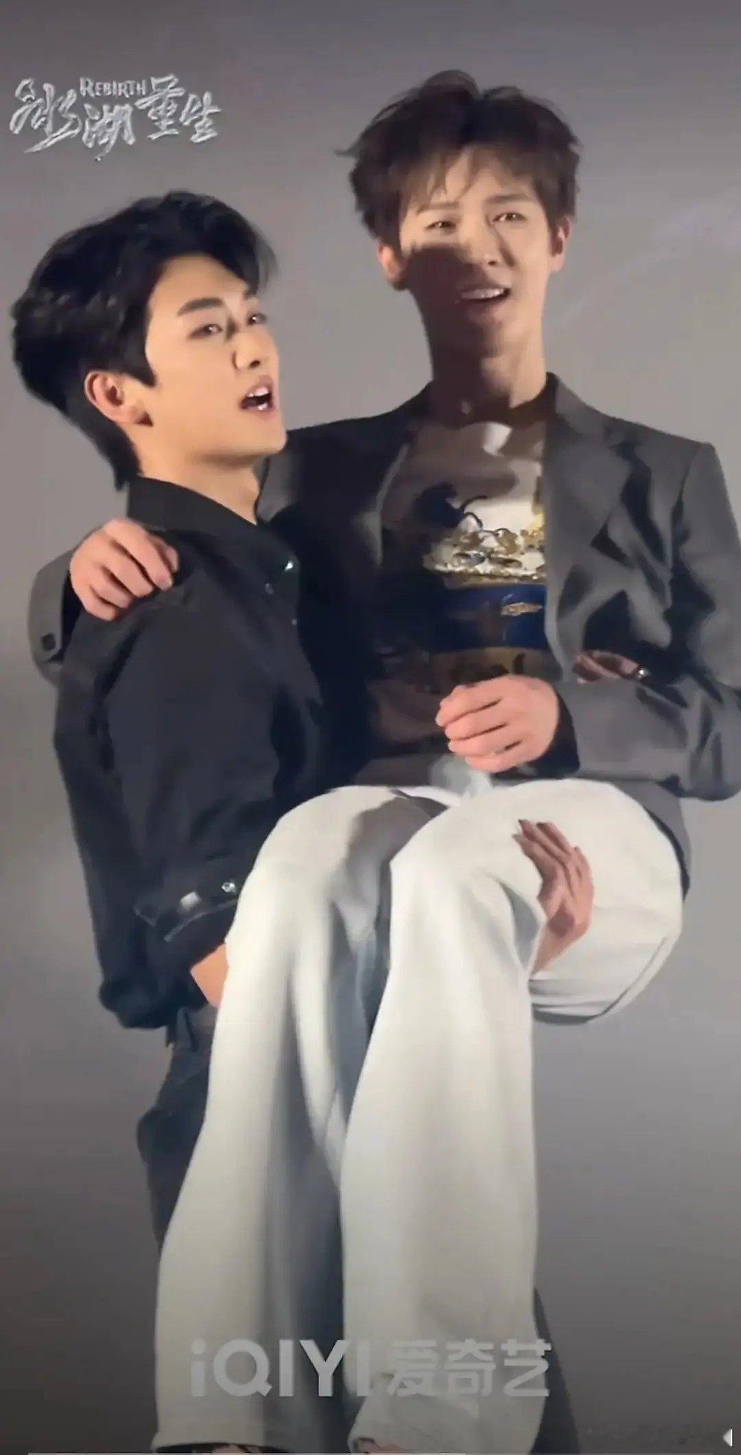 李昀锐的冰湖主cp绑不了，这两男的倒是开始麦起来了。。。 