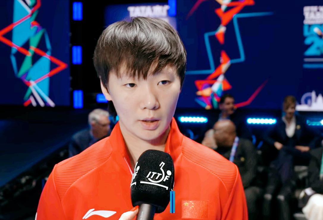 王曼昱为啥3:0零封对手？赛后采访鳗鱼夸了莎莎！

记者问：
面对打法很有特点的
