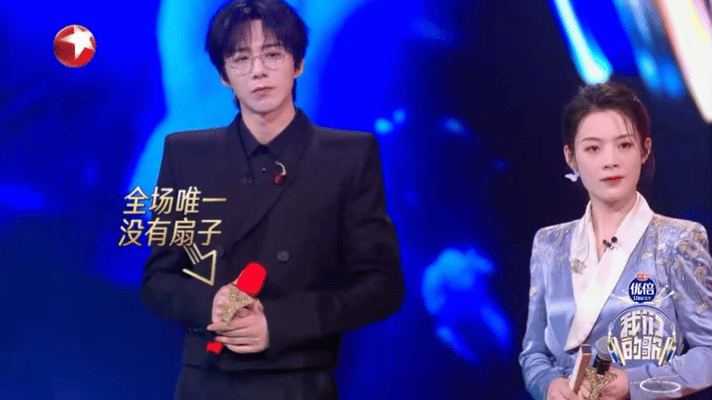 #我们的歌你真的有求必应# 《我们的歌》从不让人失望！想看戴佩妮递扇子，愿望达成
