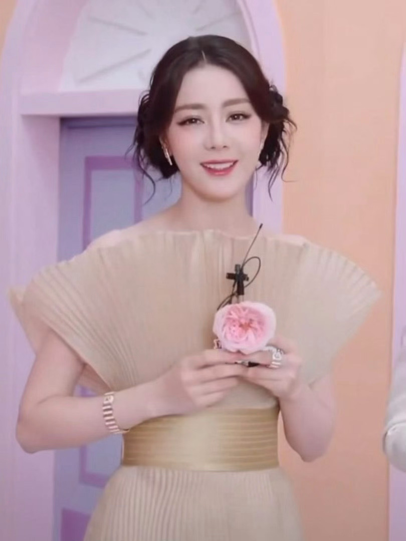 迪丽热巴直播 看看今日状态如何～ 