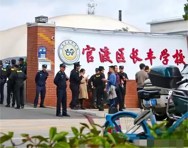 云南长丰学校臭肉事件再起波澜，部分学生查出尿酸偏高，学校面对检查却推脱，记者电话