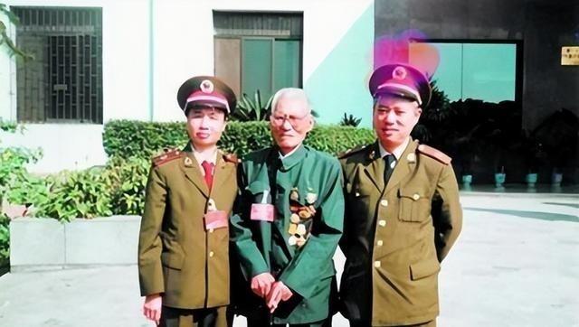 1994年，“狼牙山五壮士”幸存者葛振林意外得知，中央军委发给他的金质勋章竟然被