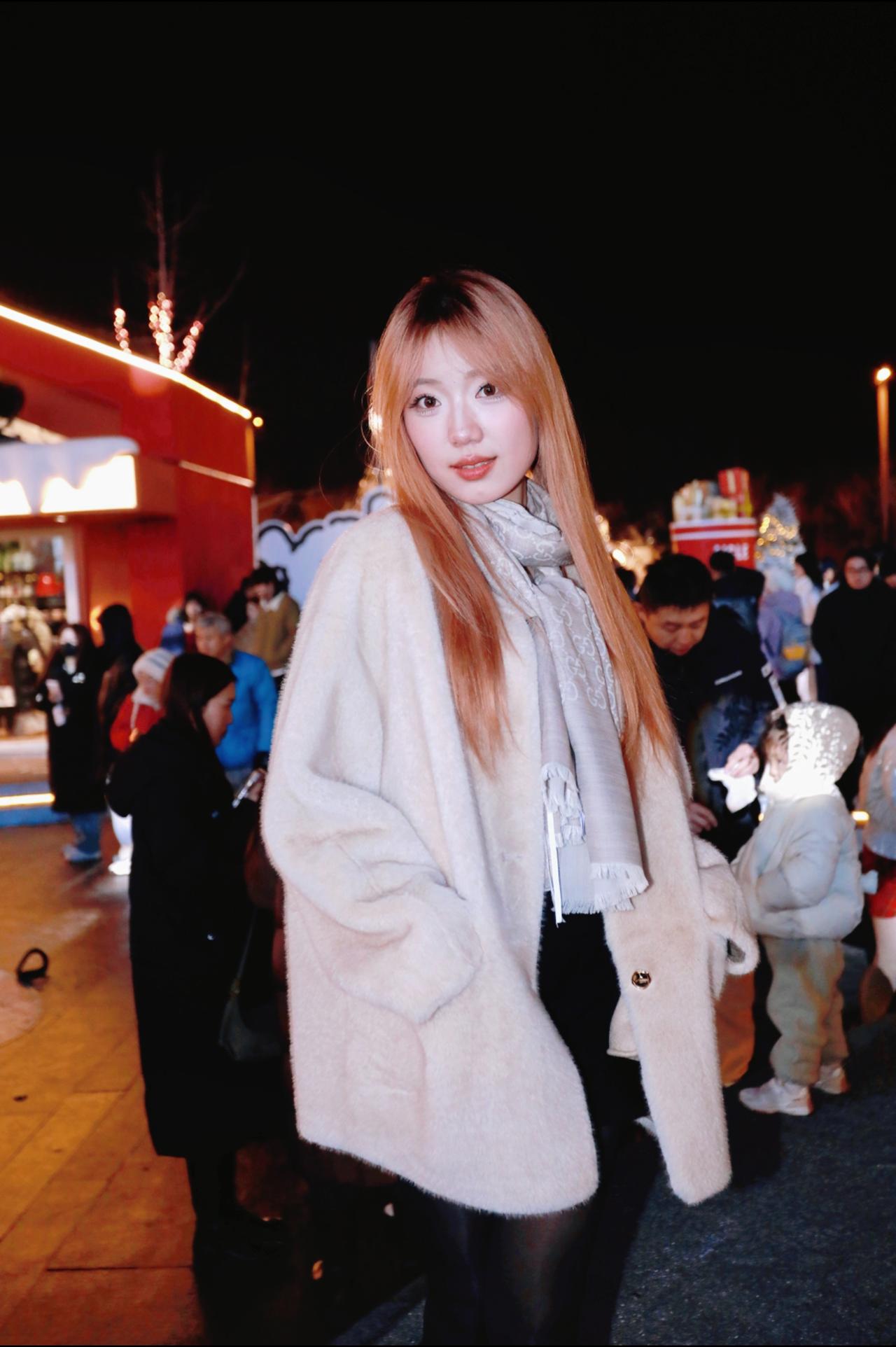 太原人像摄影约拍跟拍万象城迎新年人像原创原图直出照片太原约拍新年人像