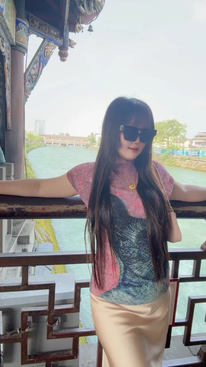 女人一定要有钱，一定要上进，以后有了老公，老公能赚钱养我，老公赚不到钱...