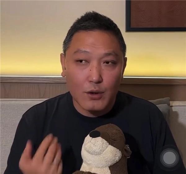 这两天，钟薛高创始人林盛在直播中力挺西贝，称其若倒闭，则是“中国餐饮行业的倒退”