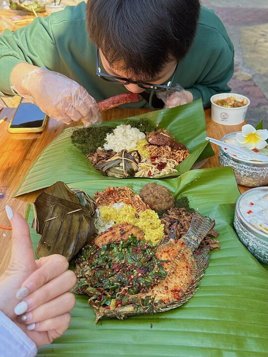 西双版纳！！正宗的糯米手抓饭！好吃亖了！