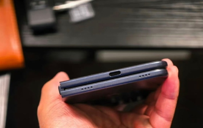 iPhoneUltra黑色机模黑色款拿在手里应该挺显质感的不太挑使用场景商务场合