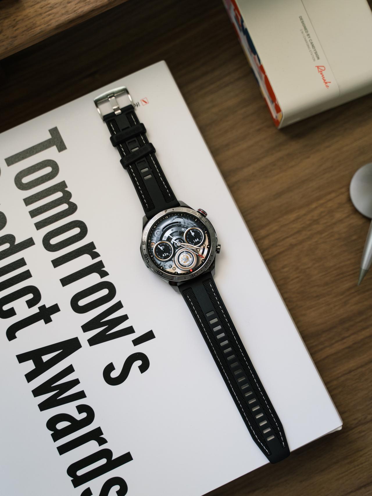 给荣耀手表5 Pro换个表带，又是新手表。
最近一直在戴这个，也是很舒服。蓝牙版