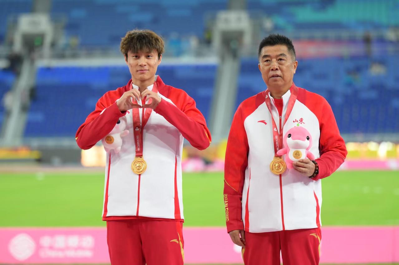 全运会今日赛况（11月18日）
第九个比赛日，共产生田径8项，击剑、举重、排球各