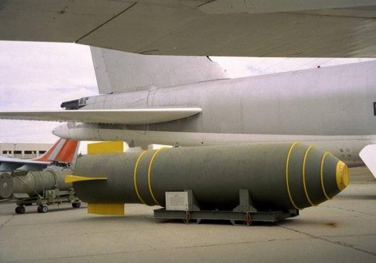 这个想法能实现吗？美国前众议长呼吁总统，立即使用核武器解决当前霍木海峡的危机！