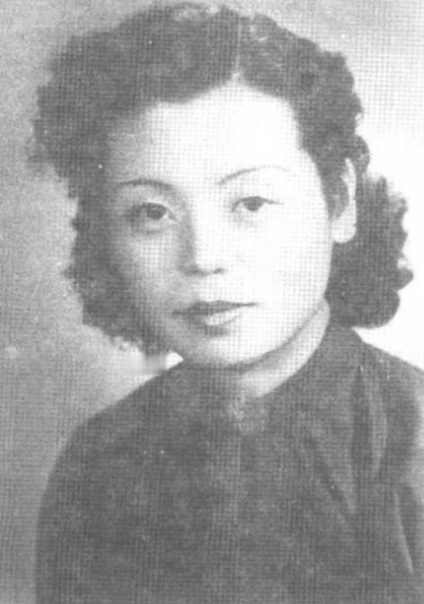58岁陈子美在香港当掉母亲遗物时，不会想到自己几天后会再次登上偷渡船
香港九龙一