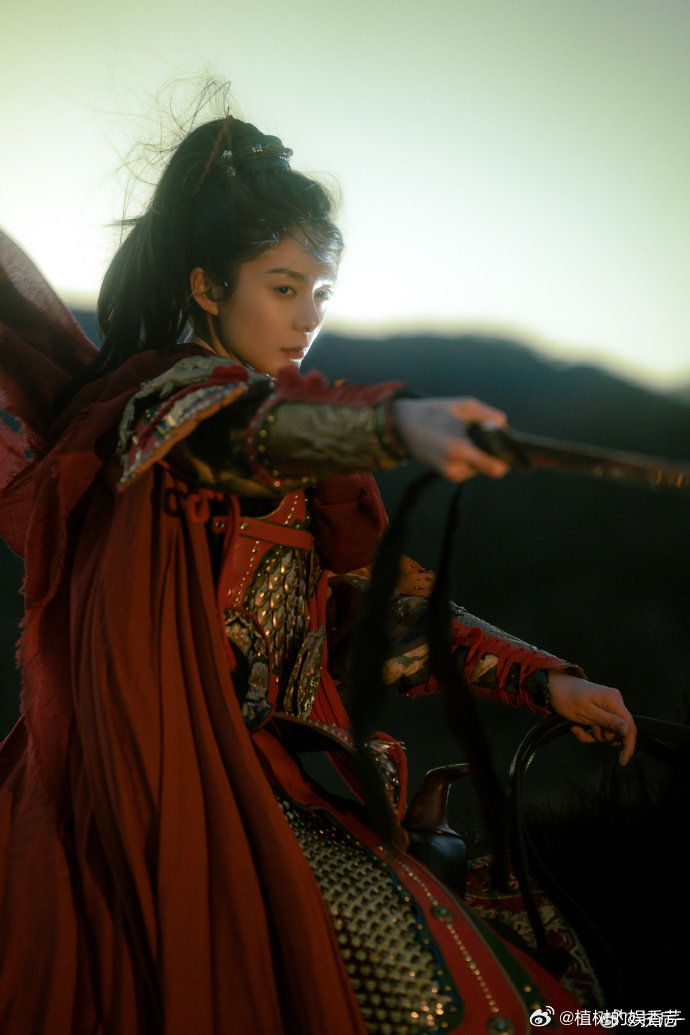 #傅菁骑马女将血脉被激活#傅菁姐姐也太帅了，英姿飒爽这个词就是用来形容她的吧，太