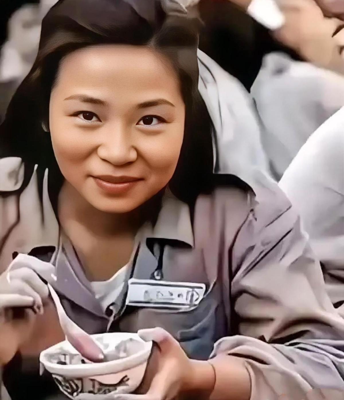 这不是电影剧照，是抗日战争时期，中国女兵留下的真实影像。
她们的脸上，稚气未脱，
