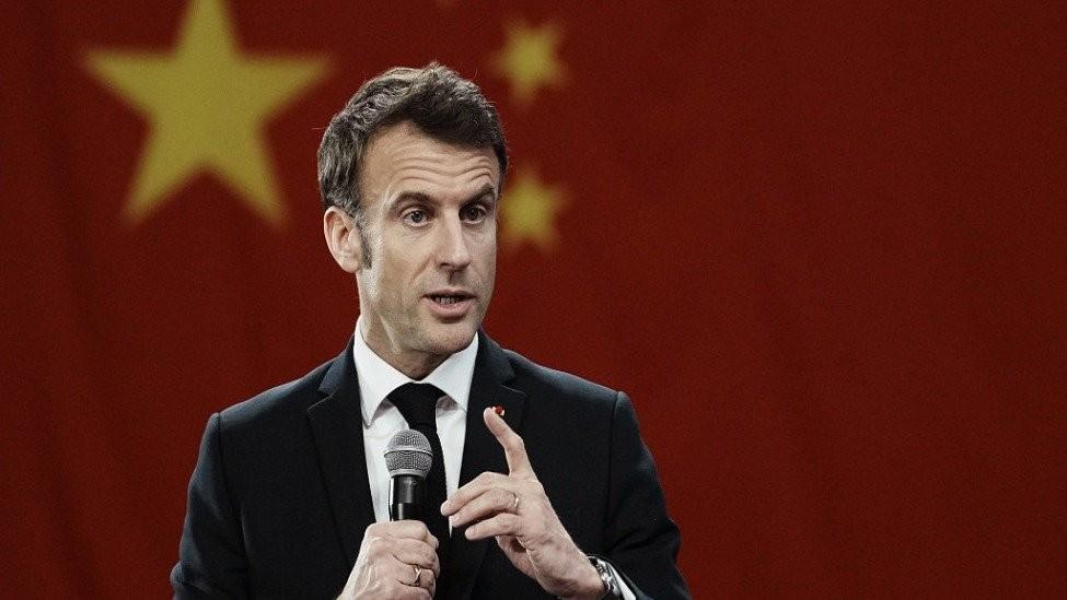 马克龙可以说是一会清楚一会糊涂。他周五说美国、中国和俄罗斯如今都已站到欧洲“绝对