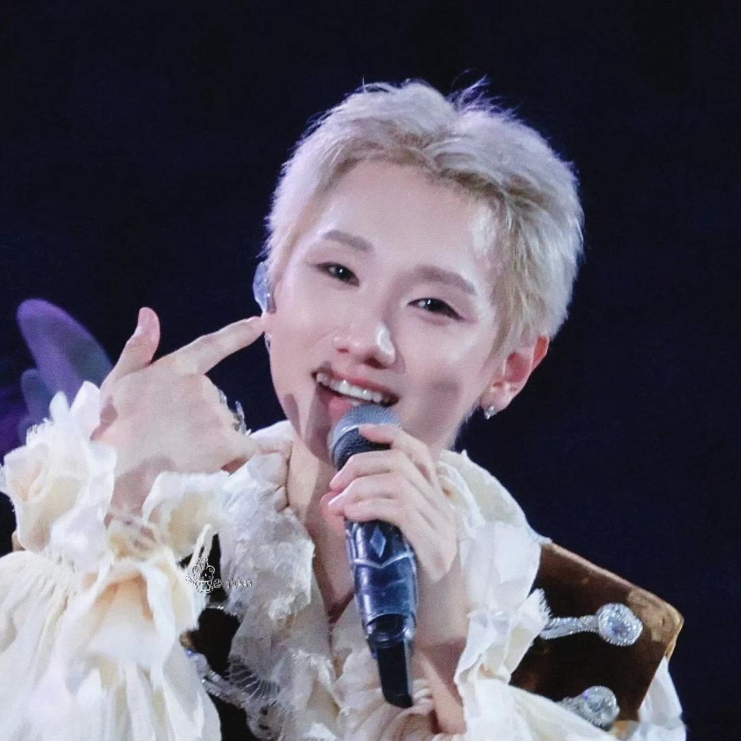 汪苏泷演唱会唱了2小时天还没黑汪苏泷演唱会9点才天黑家人们快来看！汪苏泷成都演唱