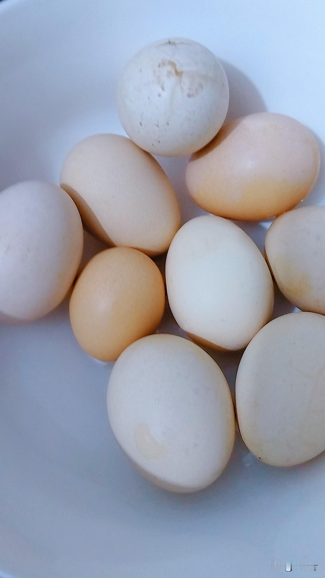 炒股空仓最好。

经过这么多年的感受，我觉得炒股空仓最好，每天选择T+0的etf