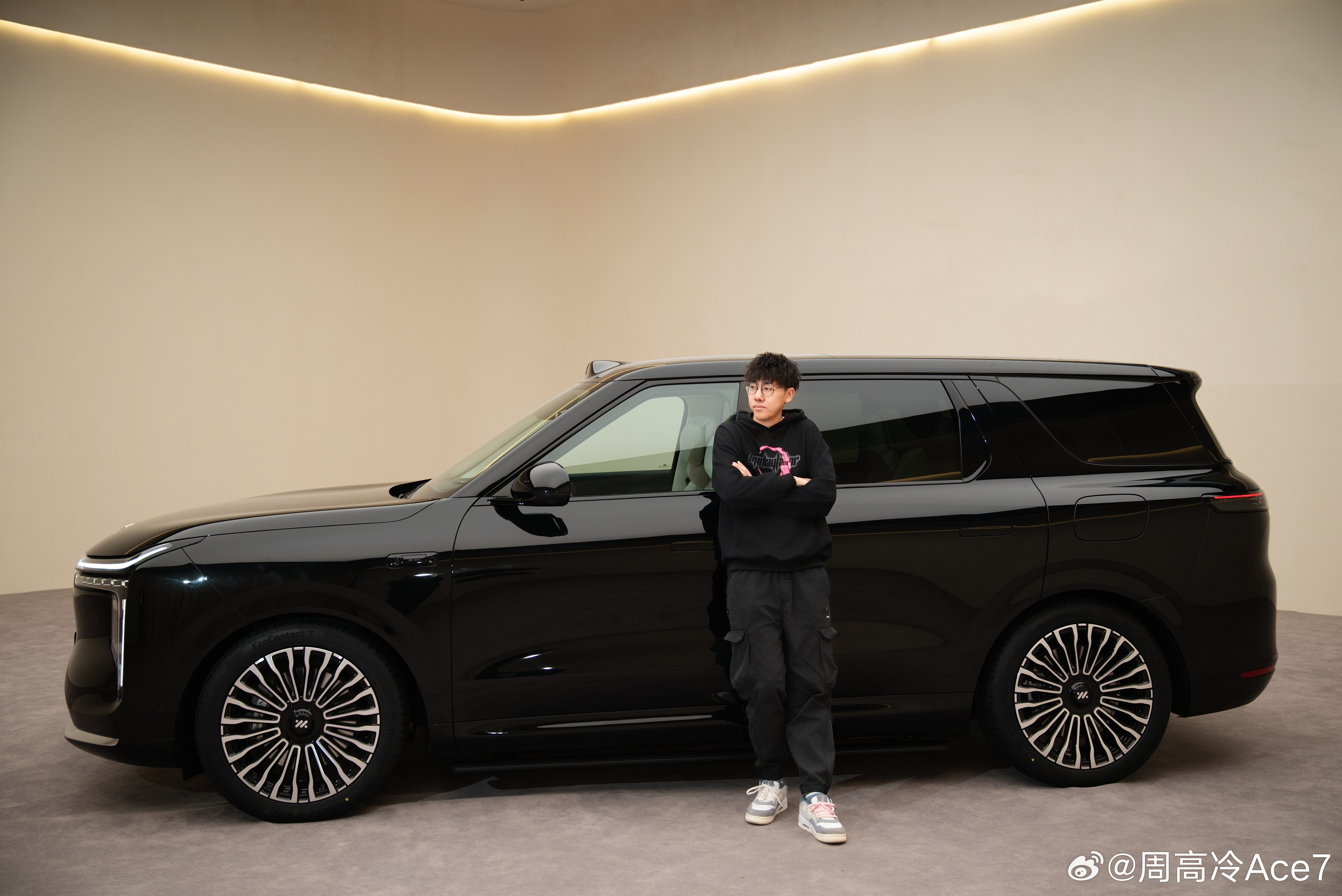 LS6提车没拍的帅照LS8给补上了，智己的车每款都超级出片！配置拉到相当顶了，配